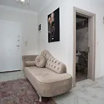 Ξενοδοχείο με διαμερίσματα Leena