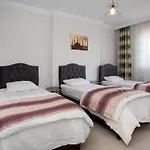 Leena Aparthotel *
