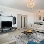 Leena Aparthotel