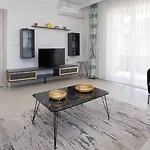 Leena Aparthotel *